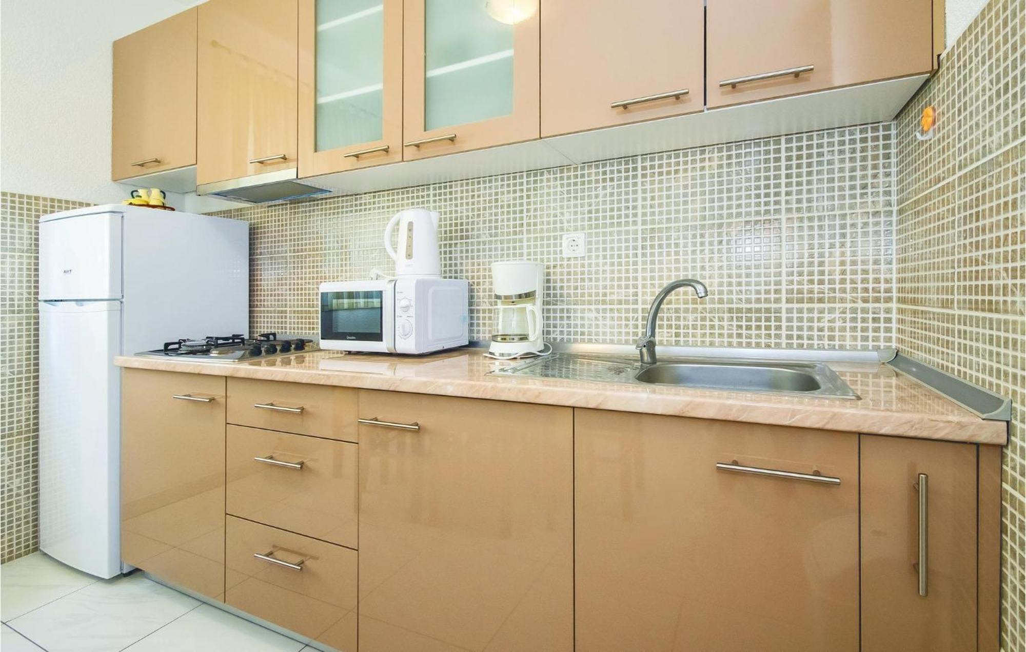 Gorgeous Apartment In Mali Rat With Kitchen Sumpetar Exteriör bild
