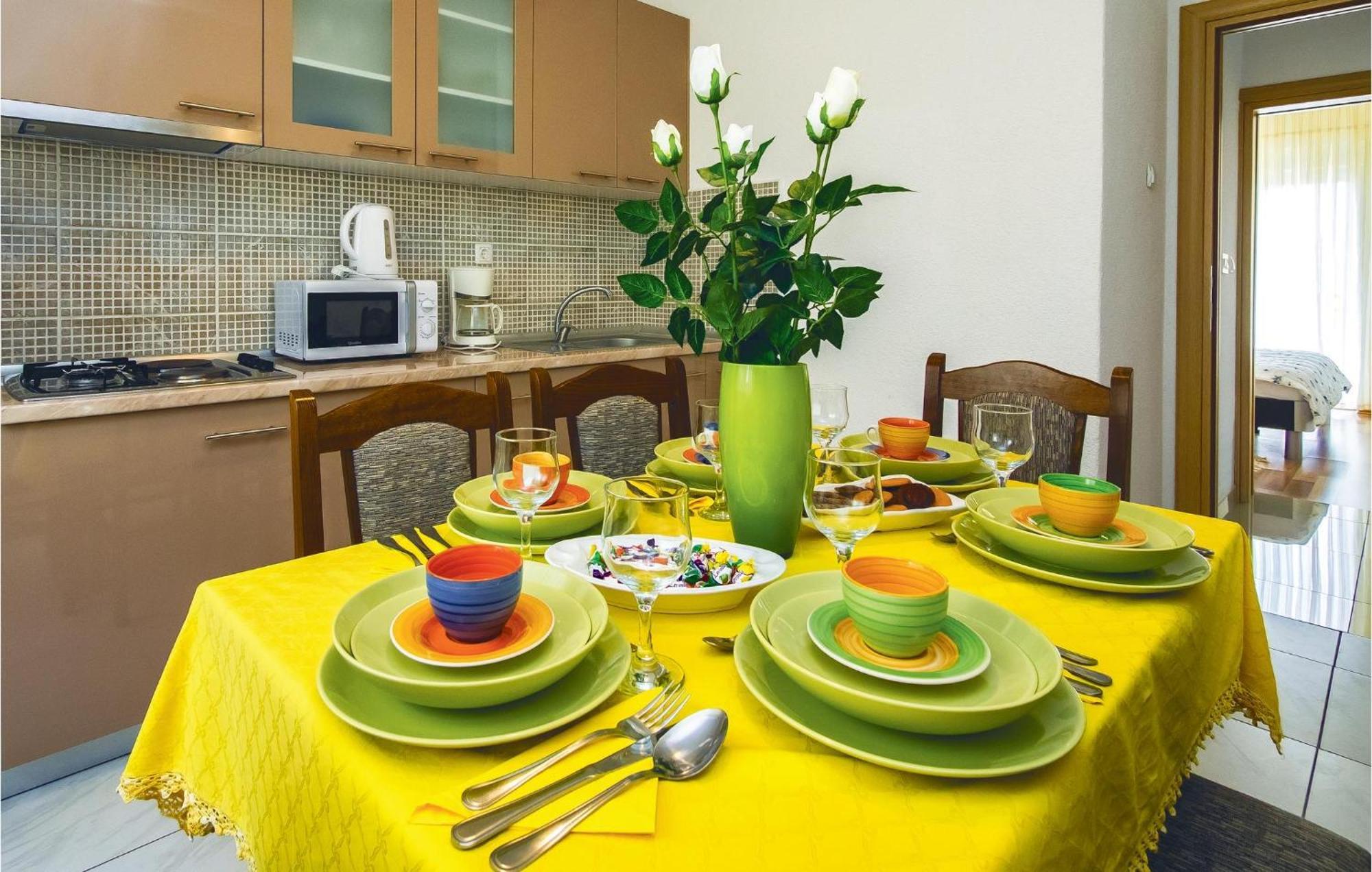 Gorgeous Apartment In Mali Rat With Kitchen Sumpetar Exteriör bild